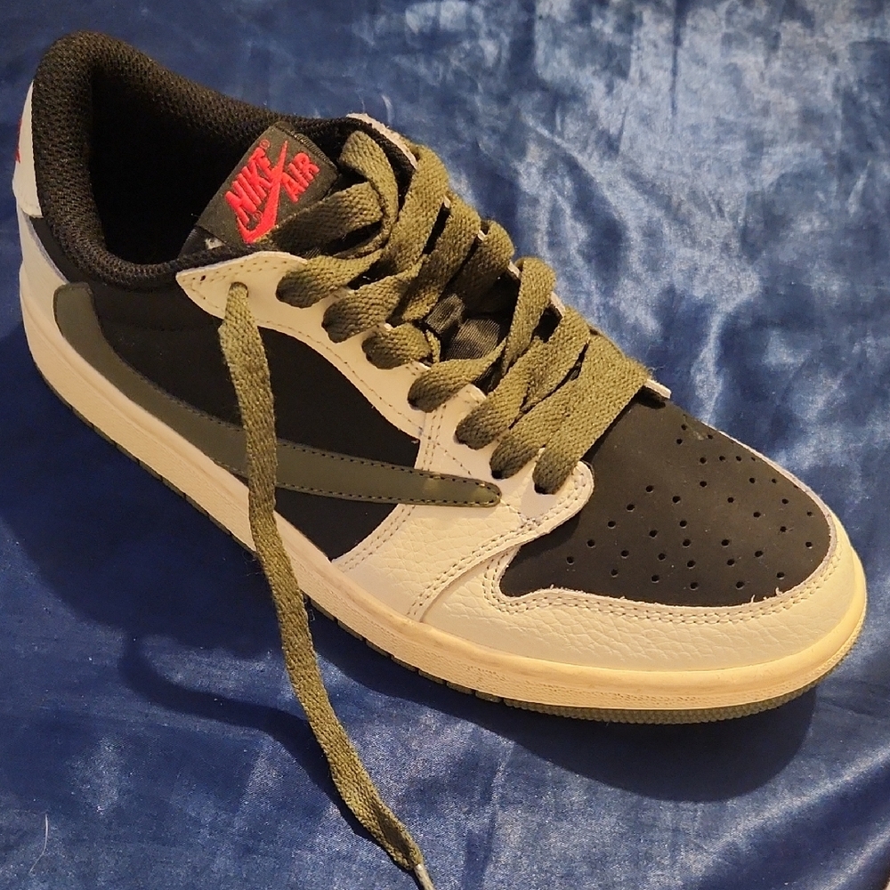 Nike Air Men's Black and White Sneakers